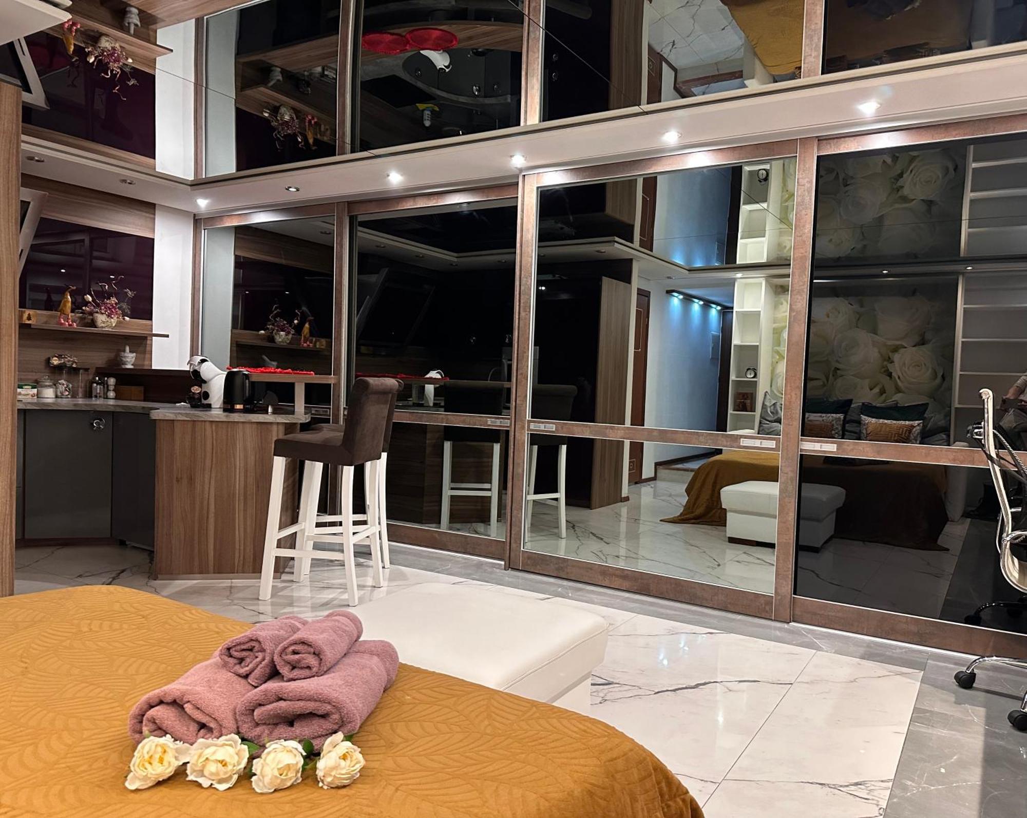 Deluxury Mirror Apartament Centrum วอร์ซอ ภายนอก รูปภาพ