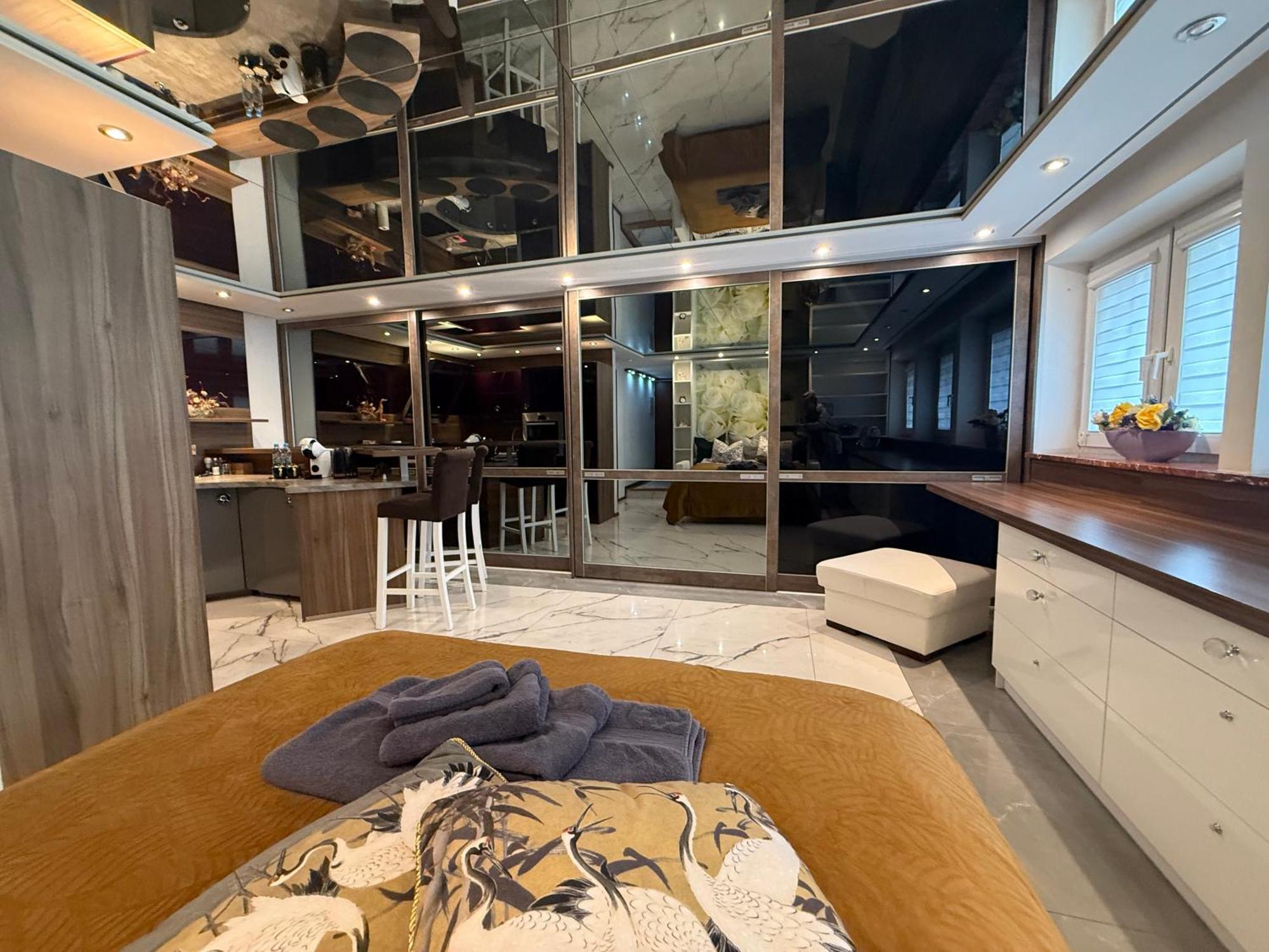 Deluxury Mirror Apartament Centrum วอร์ซอ ภายนอก รูปภาพ